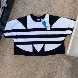 Adidas small logo tee NEVER WORN
